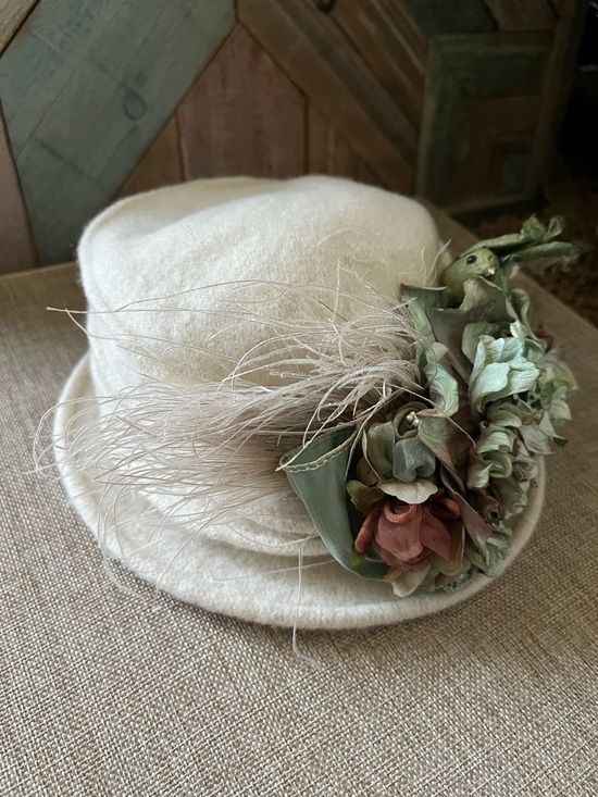 Accessories - Cream Felt Cloche Hat with Floral Trim